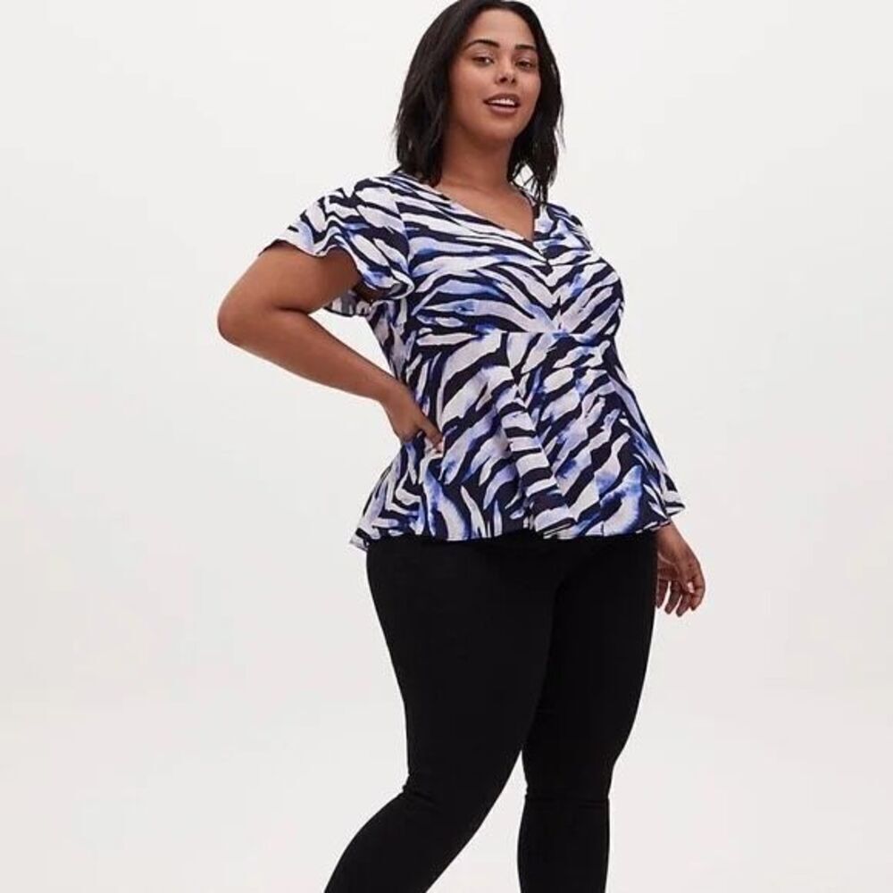 ✨Torrid Zebra Georgette Peplum Sz 00 Blouse Navy✨